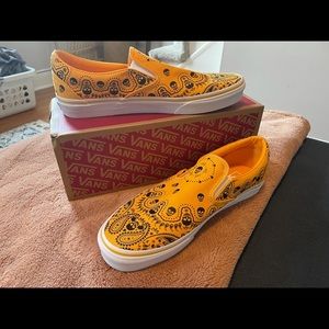 NWT Yellow/black vans; men’s size 10.5